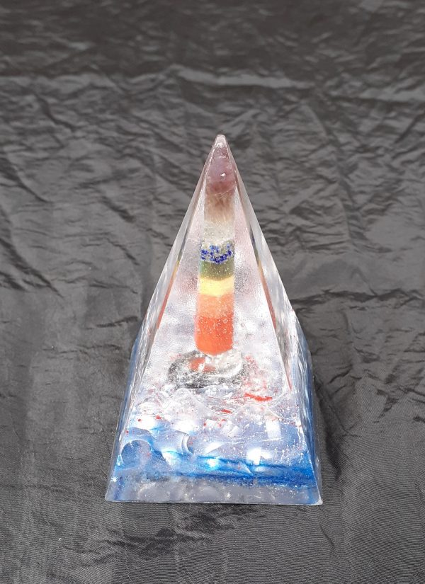 Nubische Orgonite Piramide 'Chakra's" nr 2